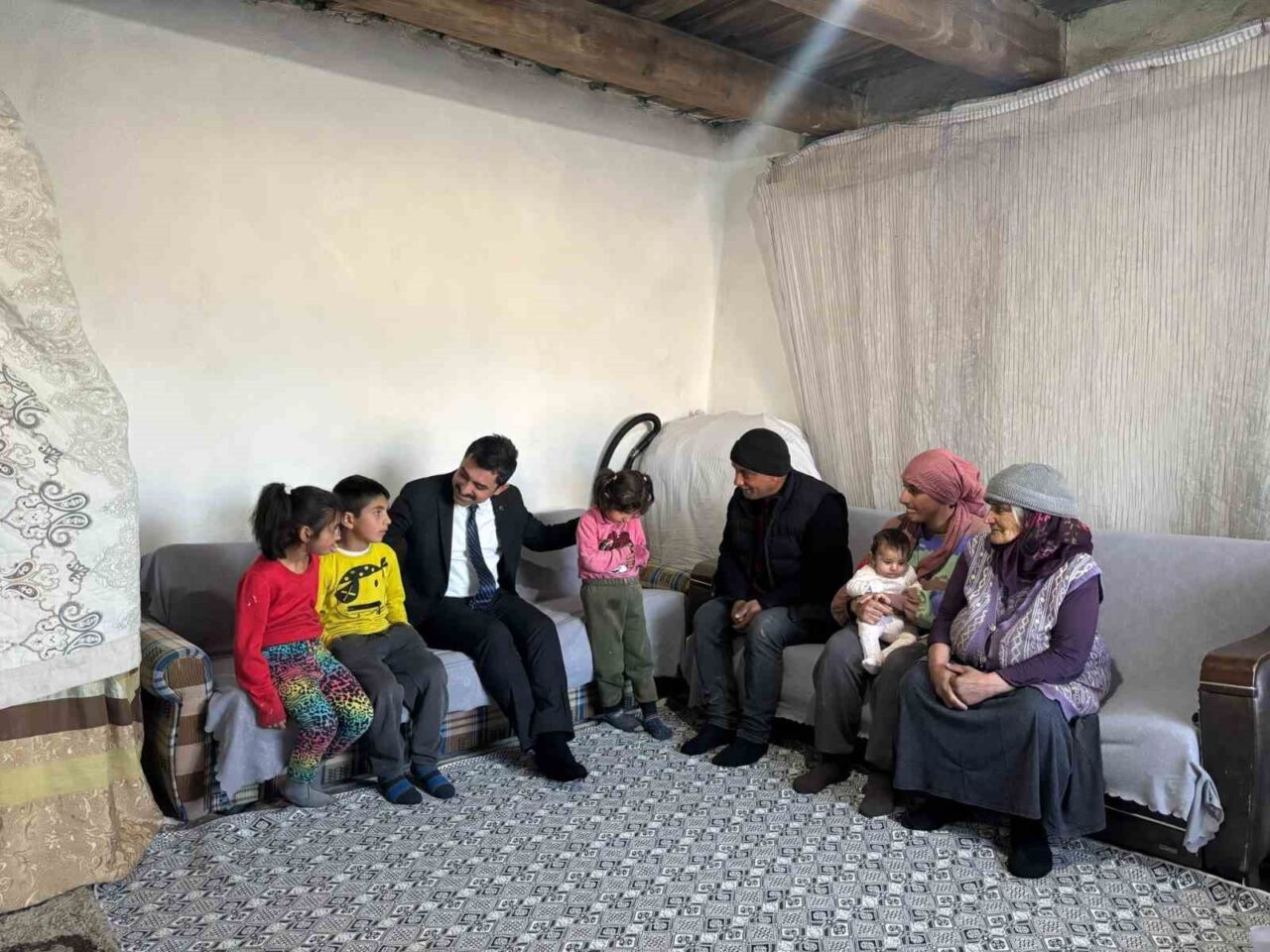 Kars Susuz'da "Hoş Geldin Bebek" projesi hayata geçirildi. Kaymakam Muhammed