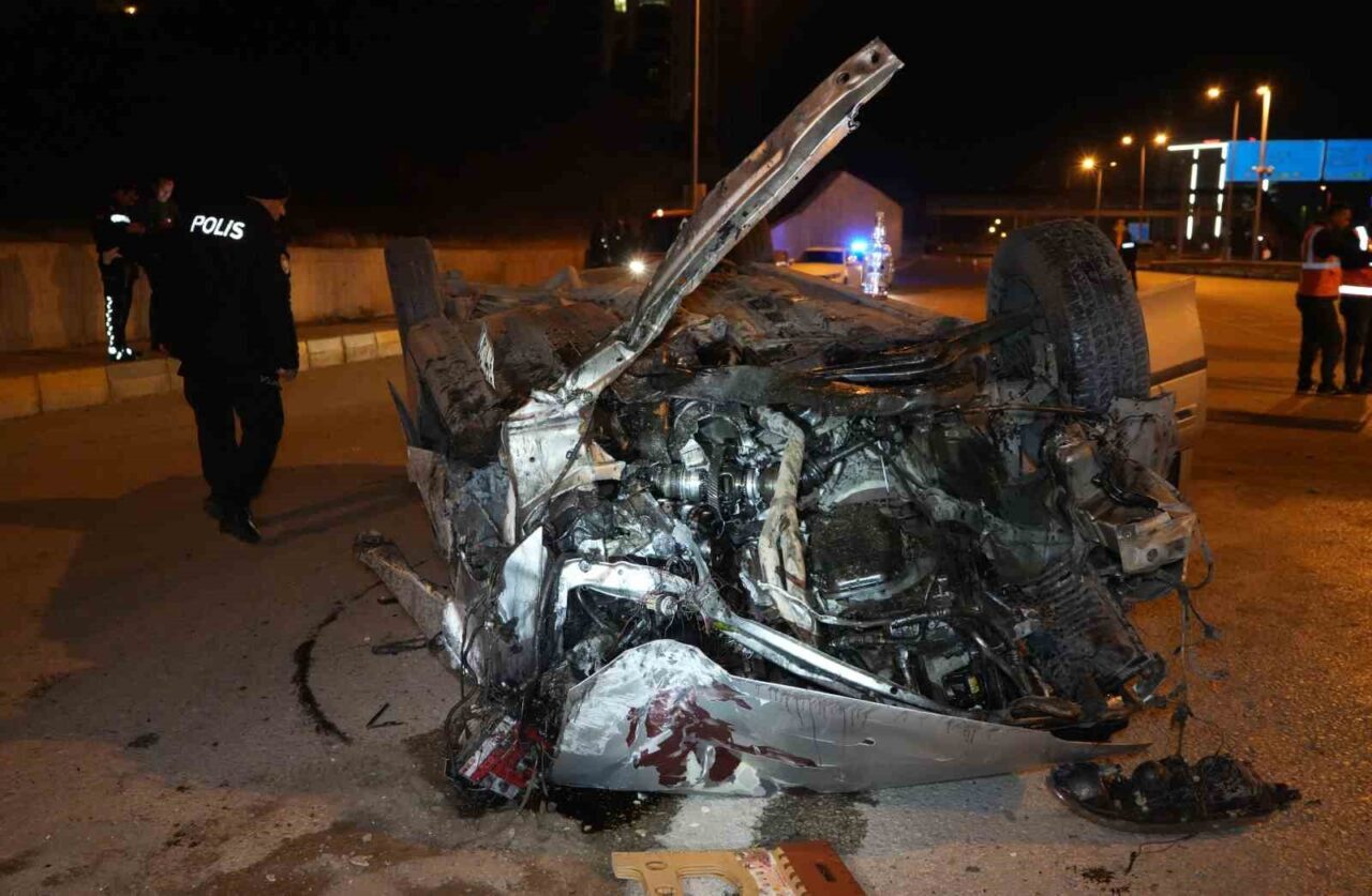 Kırıkkale-Kayseri karayolunda, V.A. (37) yönetimindeki Opel marka otomobil, direksiyon hakimiyetinin