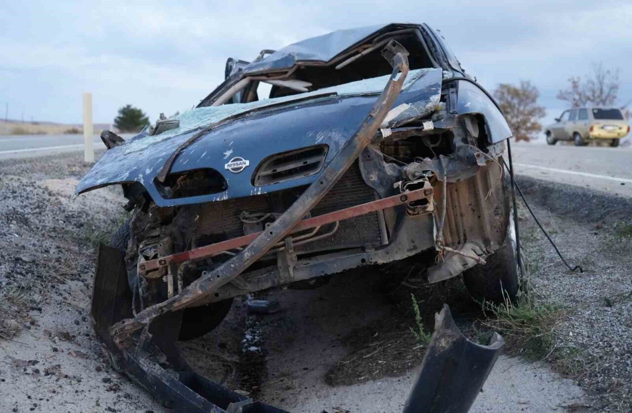 Kırıkkale'de direksiyon hakimiyetini kaybeden Ö.Ö.'nün kullandığı otomobil takla attı. Kazada,