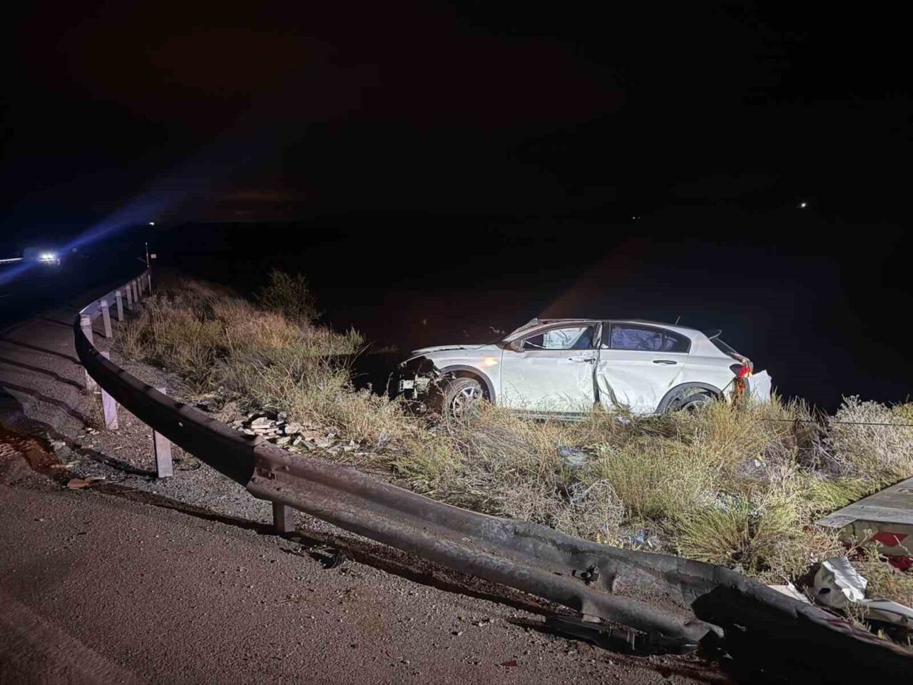 Afyonkarahisar'ın Emirdağ ilçesinde, Ö.Ö.'nün kullandığı otomobil kontrolü kaybederek takla atıp