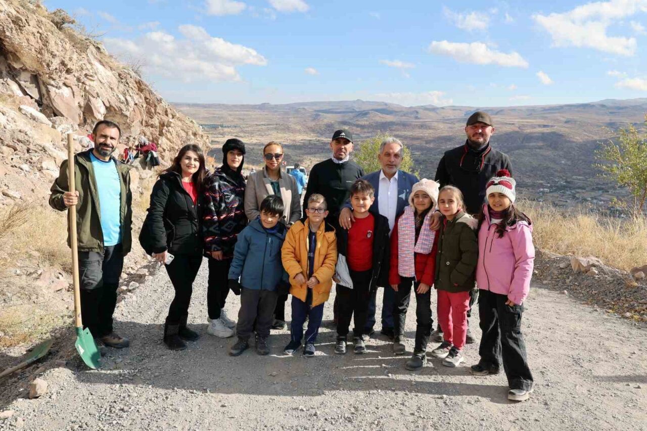 Talas Belediyesi, 29 Ekim Cumhuriyet Bayramı’nda Ali Dağı’nda fidan dikim