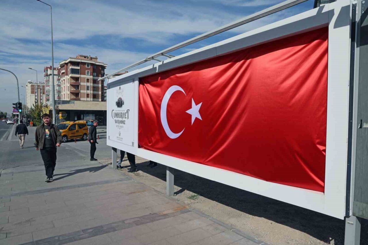 Talas Belediyesi, 29 Ekim Cumhuriyet Bayramı'nı anlamlı bir tasarımla kutlayarak