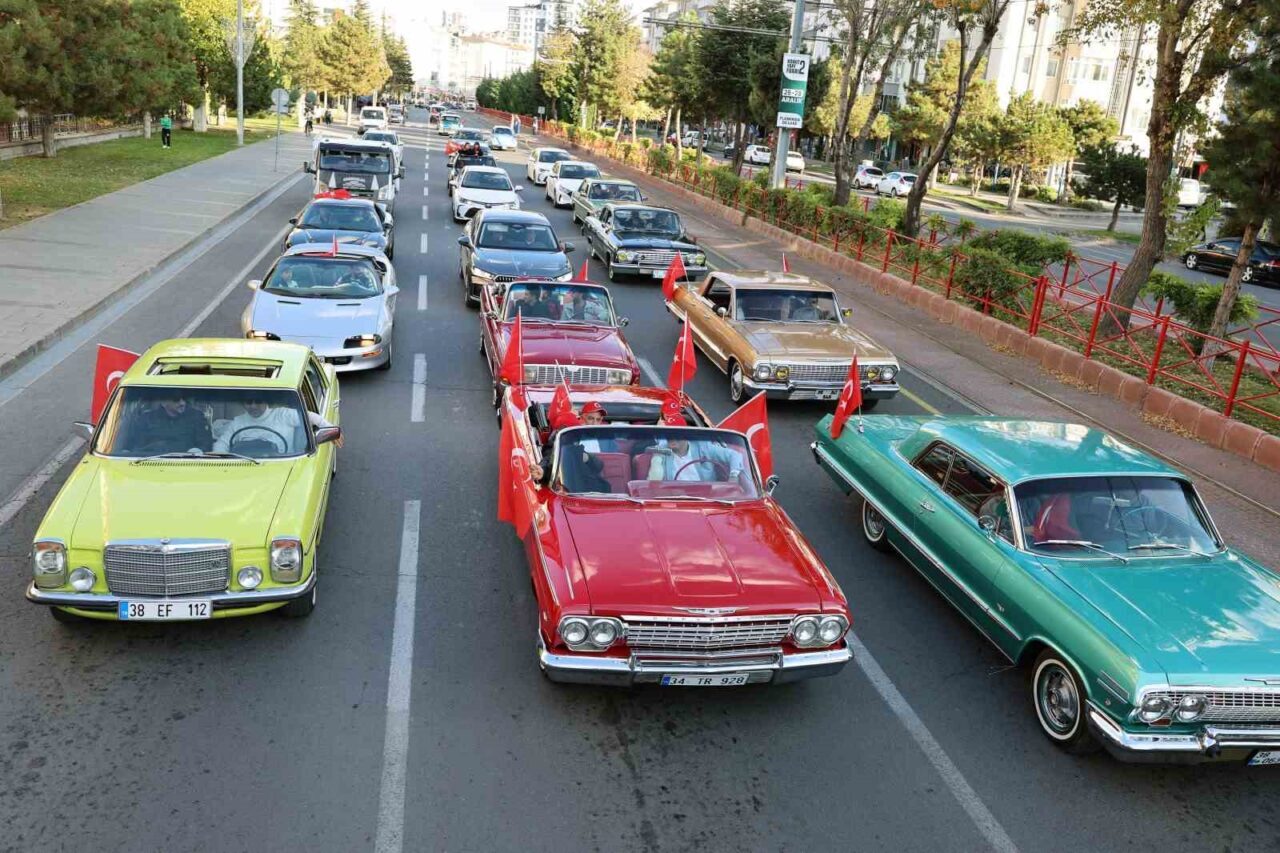 Talas Belediyesi, 29 Ekim Cumhuriyet Bayramı’nın 102. yıl dönümünü kutlamak