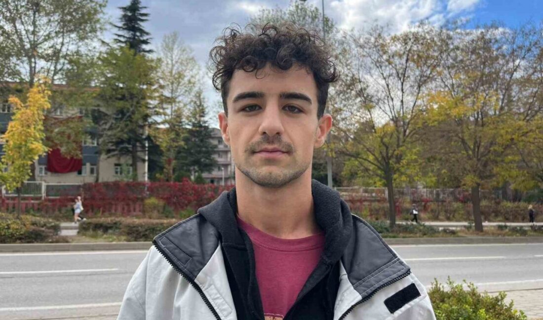 Eskişehir Amatör Maçında Futbolcunun Taraftara Bıçakla Saldırmasının Ardından Olaylar Gelişti Eskişehir'de Süper Amatör Lig maçında yaşanan olayda, Eskişehir Artı Spor