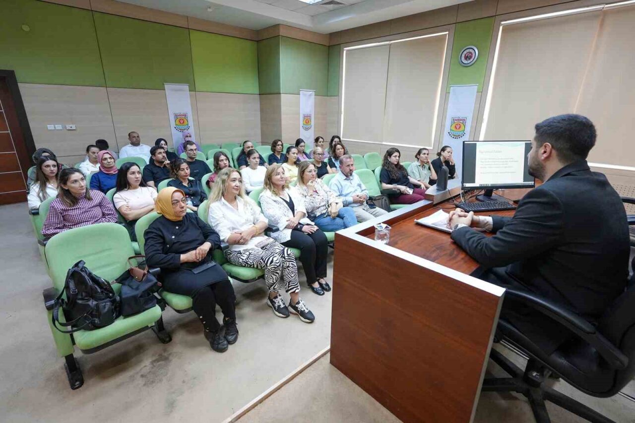 Mersin'in Tarsus Belediyesi, Dünya Ruh Sağlığı Günü’nde düzenlenen etkinlikte Psikolog