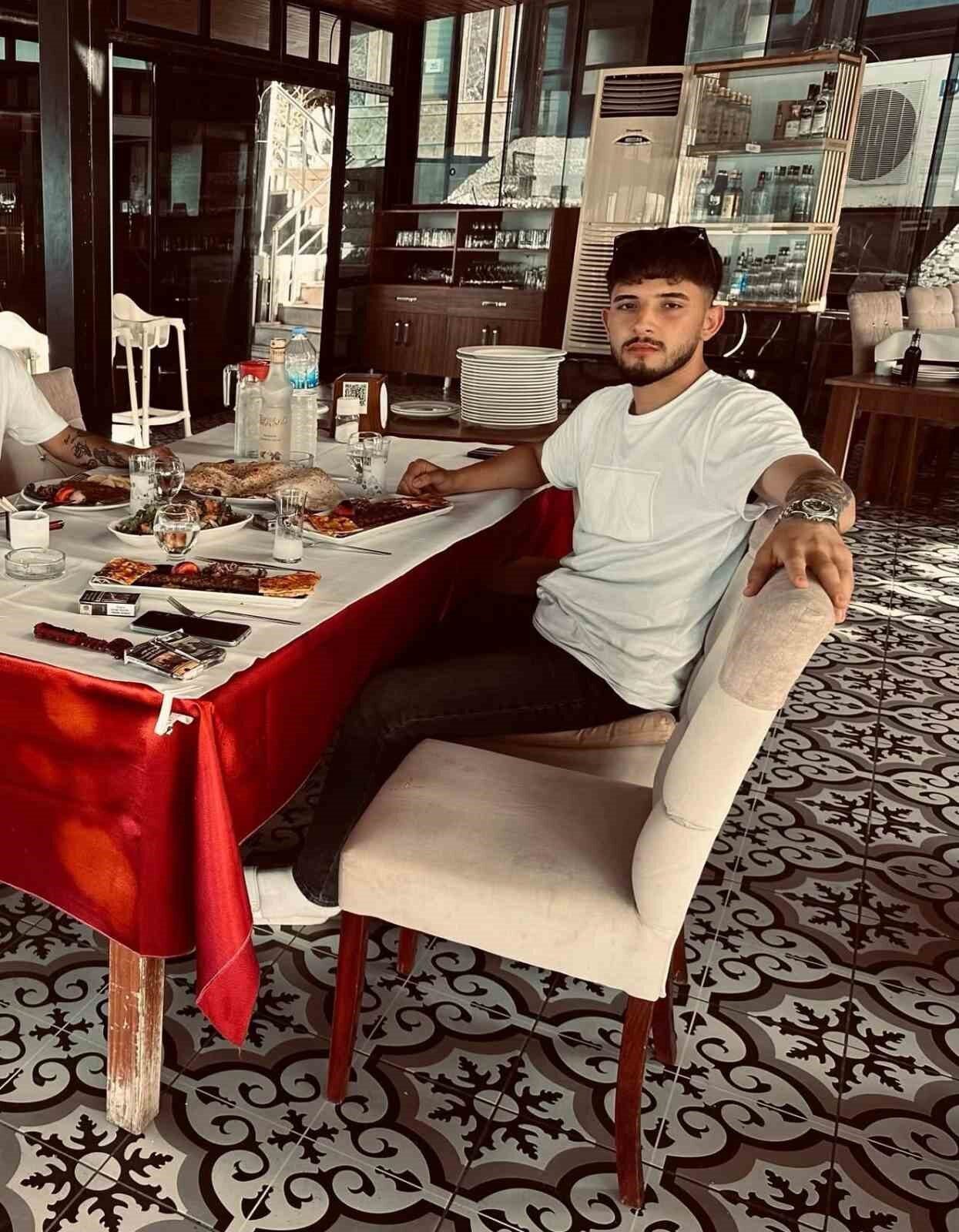 Mersin'in Tarsus ilçesinde meydana gelen trafik kazasında, M.Y. yönetimindeki otomobil