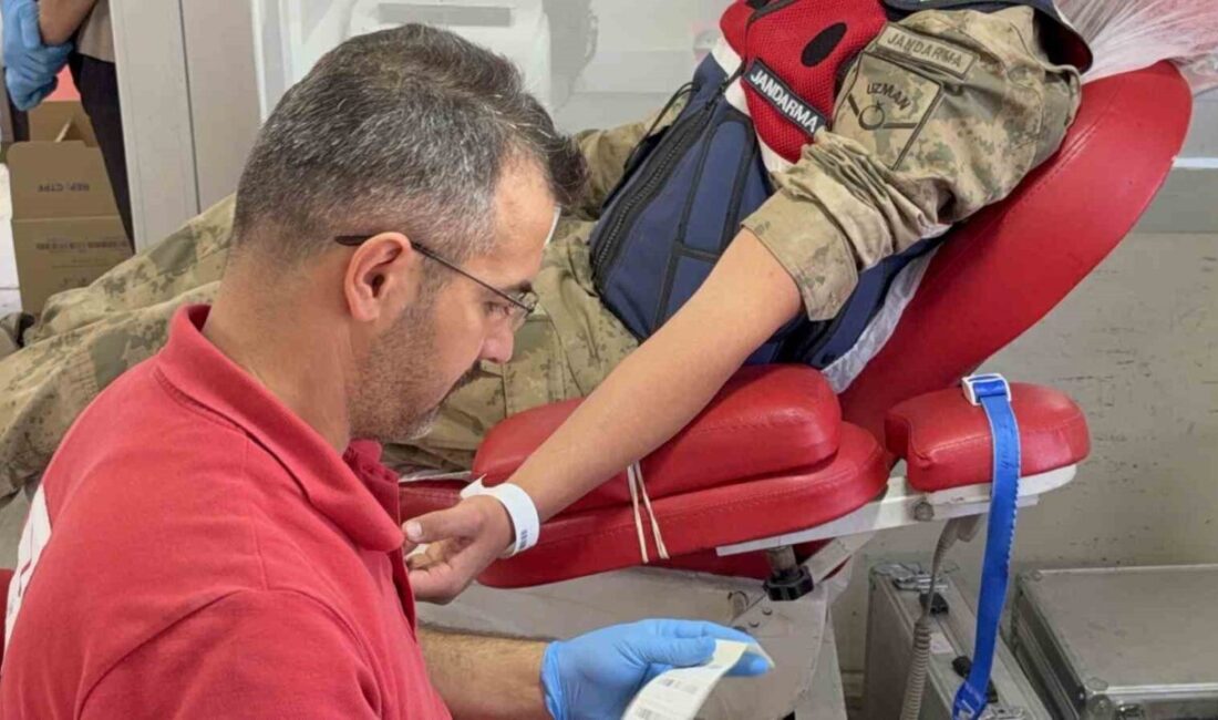 Tatvan Jandarma Komutanlığı Personeli Kızılay’a Kan Bağışında Bulundu Tatvan İlçe Jandarma Komutanlığı personeli ve güvenlik korucuları, Kızılay’ın mobil