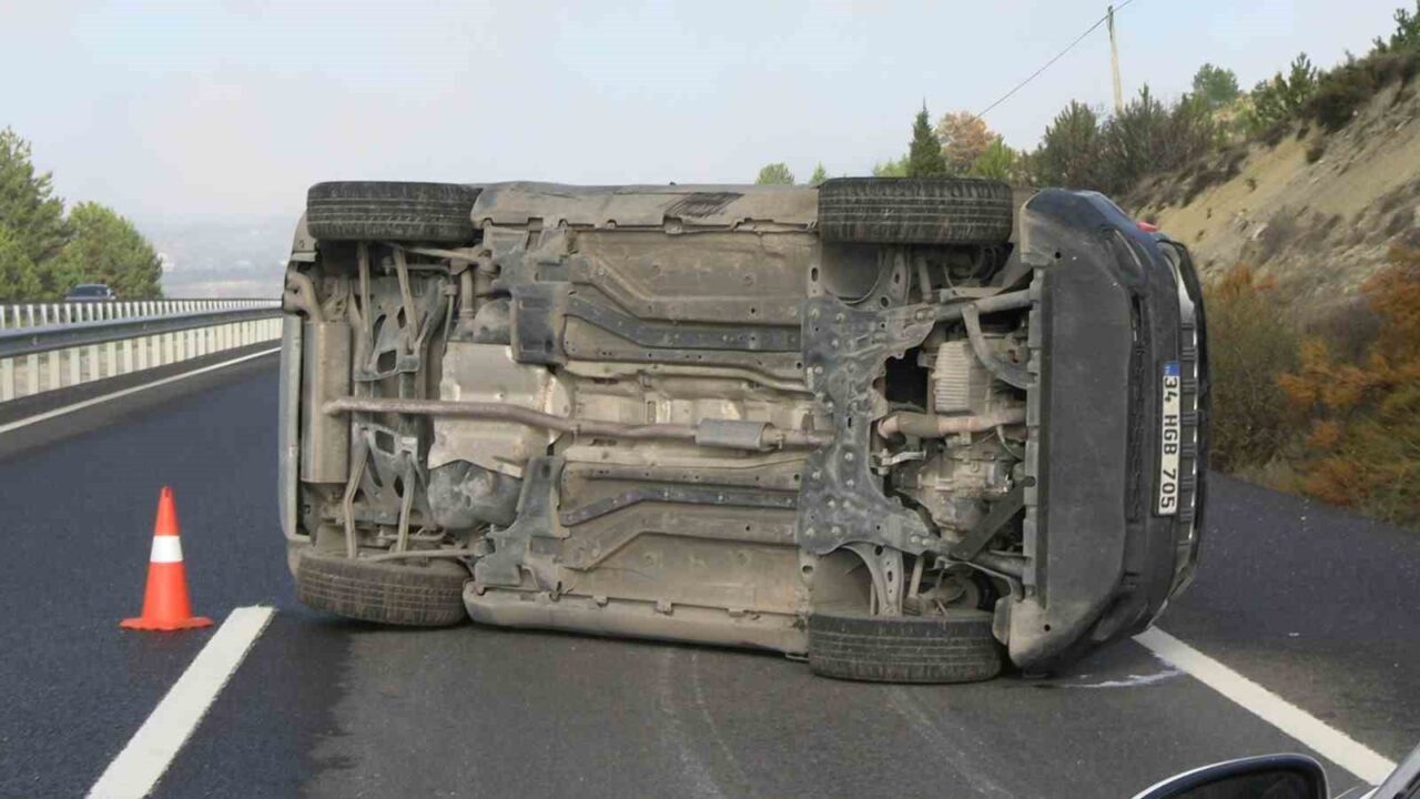 Kütahya'nın Tavşanlı ilçesinde M.S. yönetimindeki otomobil, direksiyon hakimiyetinin kaybedilmesi sonucu