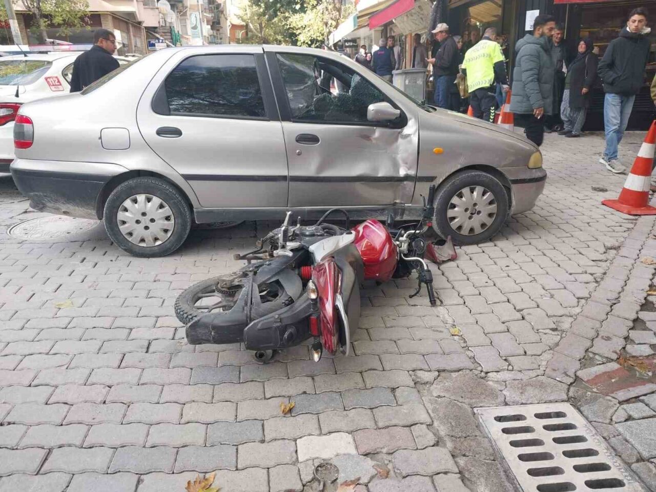 Kütahya'nın Tavşanlı ilçesinde otomobil ve motosikletin çarpışması sonucu motosiklet sürücüsü