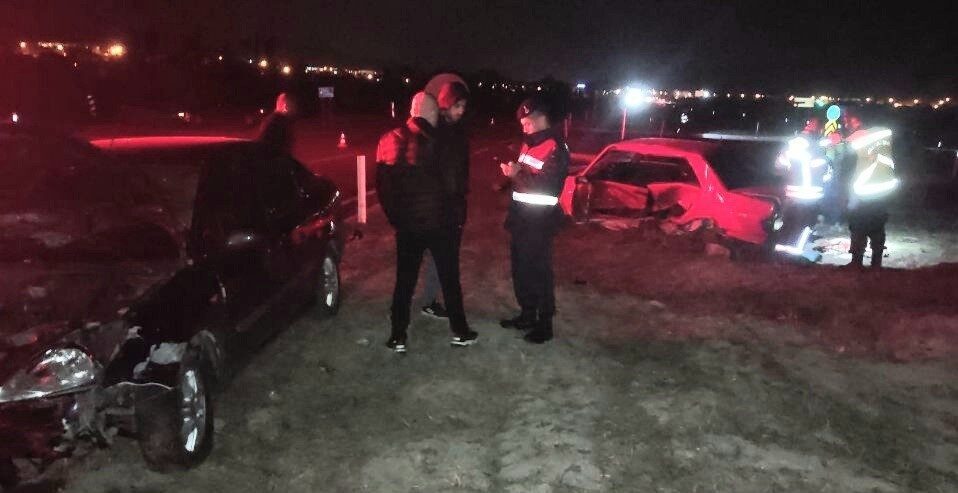 Kütahya'nın Tavşanlı ilçesinde meydana gelen trafik kazasında, O.Y. ve Ş.E.