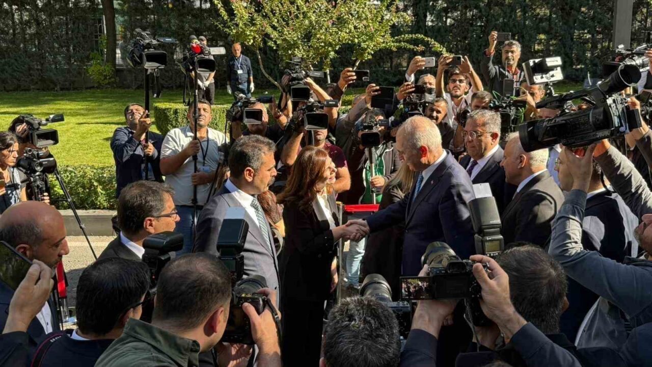 TBMM Başkanı Numan Kurtulmuş, Diyarbakır'a düzenlediği ziyaret kapsamında Belediye Başkanı