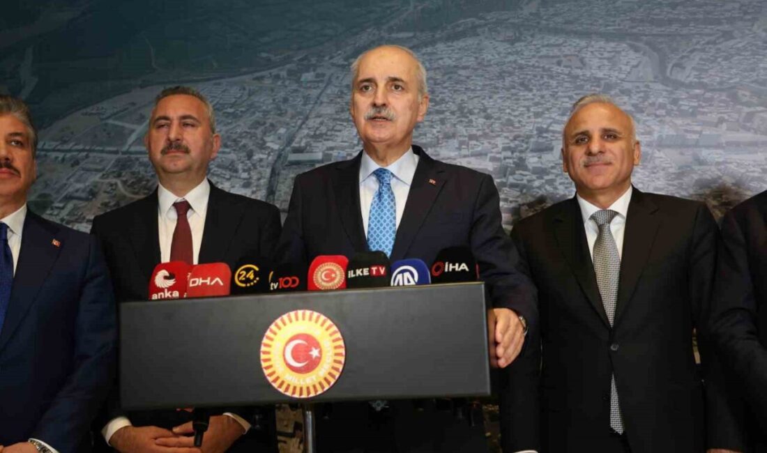 TBMM Başkanı Kurtulmuş, Kardeşlik ve Demokrasi Komisyonu’nun Anayasa Değişikliği İçin Kurulmadığını Vurguladı TBMM Başkanı Numan Kurtulmuş, Diyarbakır'da sivil toplum buluşmasında, Milli Dayanışma,