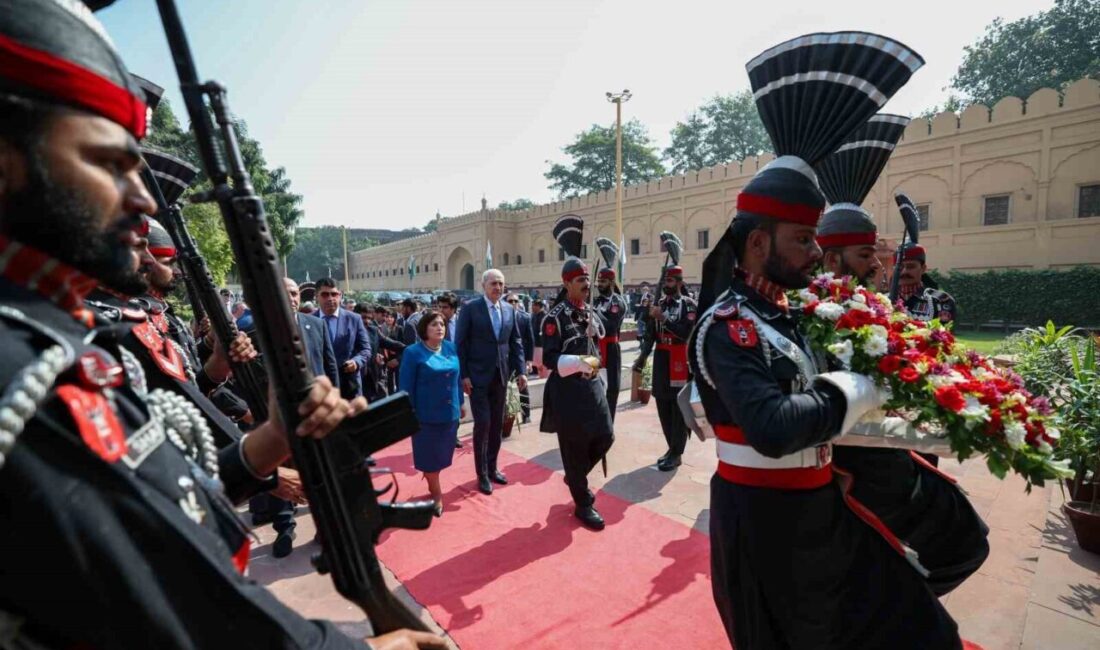 TBMM Başkanı Numan Kurtulmuş, Pakistan’da İkbal’in Kabri ve Badşahi Camisi’ni Ziyaret Etti TBMM Başkanı Numan Kurtulmuş, Pakistan'daki resmi ziyaretinde İslam düşünürü Muhammed