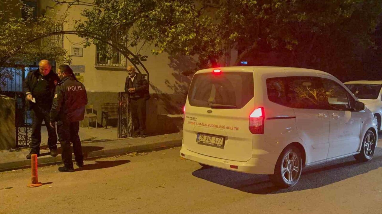 Kayseri'nin Talas ilçesinde, 74 yaşındaki Y.S., yalnız yaşadığı evinde ölü