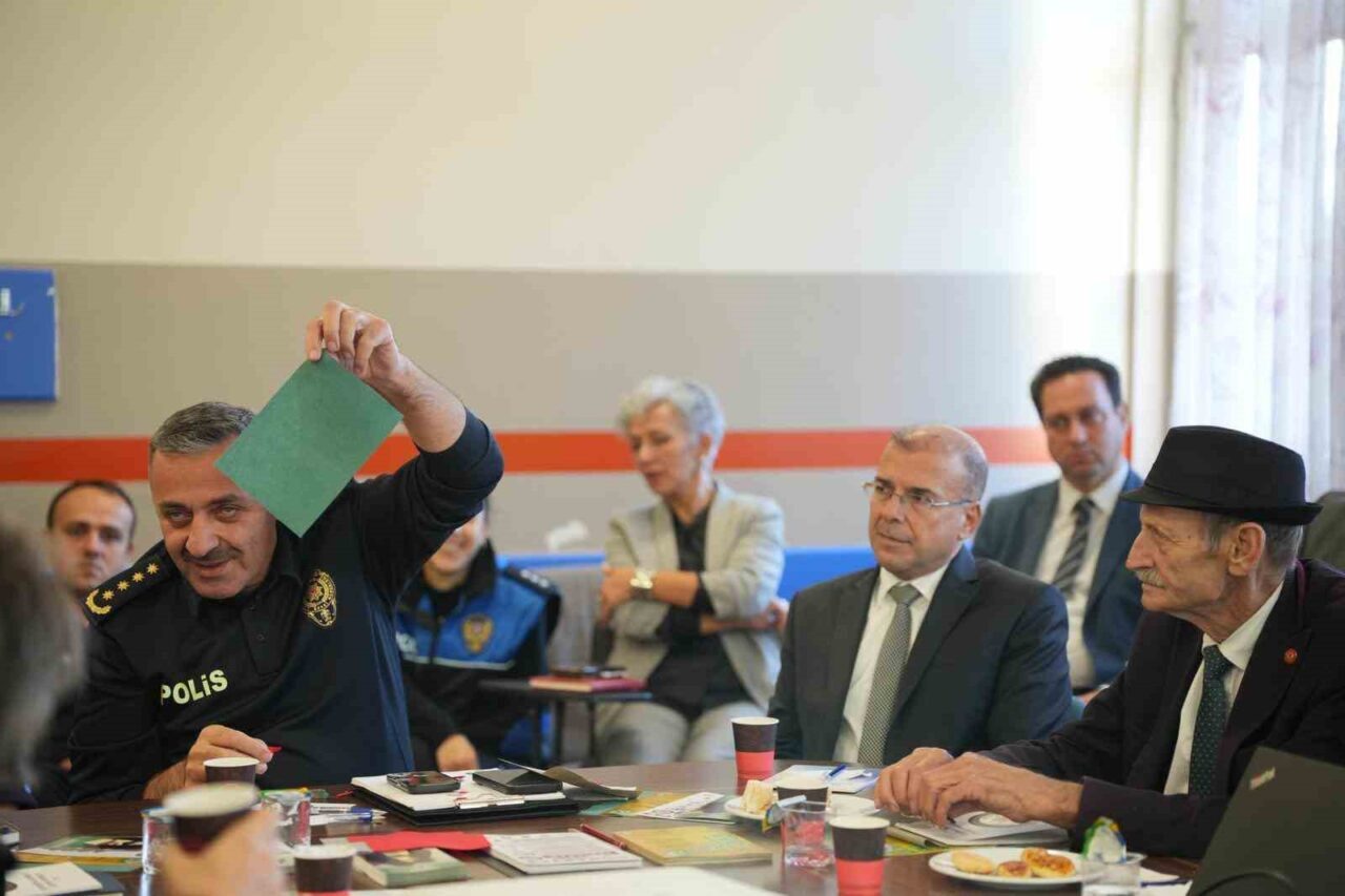 Tekirdağ İl Emniyet Müdürlüğü, Süleymanpaşa'daki Aydoğdu Mahallesi'nde güvenlik konularını ele