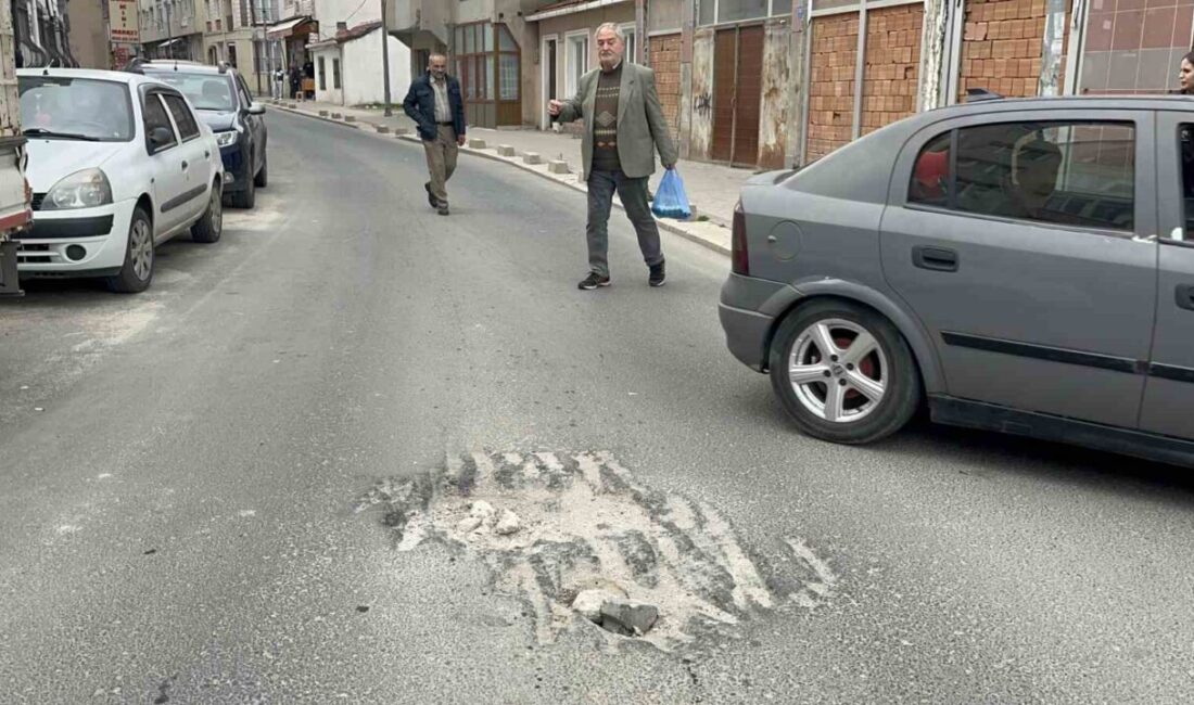 Çorlu’da Yol Çukuruna Düşen Motosikletli Genç Hastaneye Sevk Edildi Tekirdağ Çorlu’da, yol ortasındaki çukura düşen 22 yaşındaki Y.E.K. motosikletli