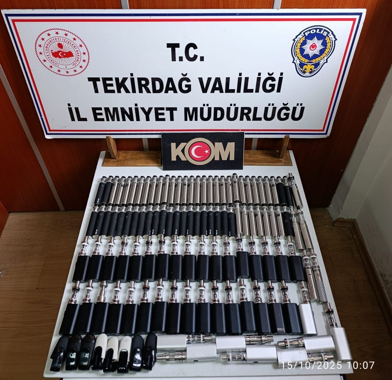 Tekirdağ’da gerçekleştirilen operasyonlarda, kaçak ürünlerin bulunduğu çok sayıda malzeme ele