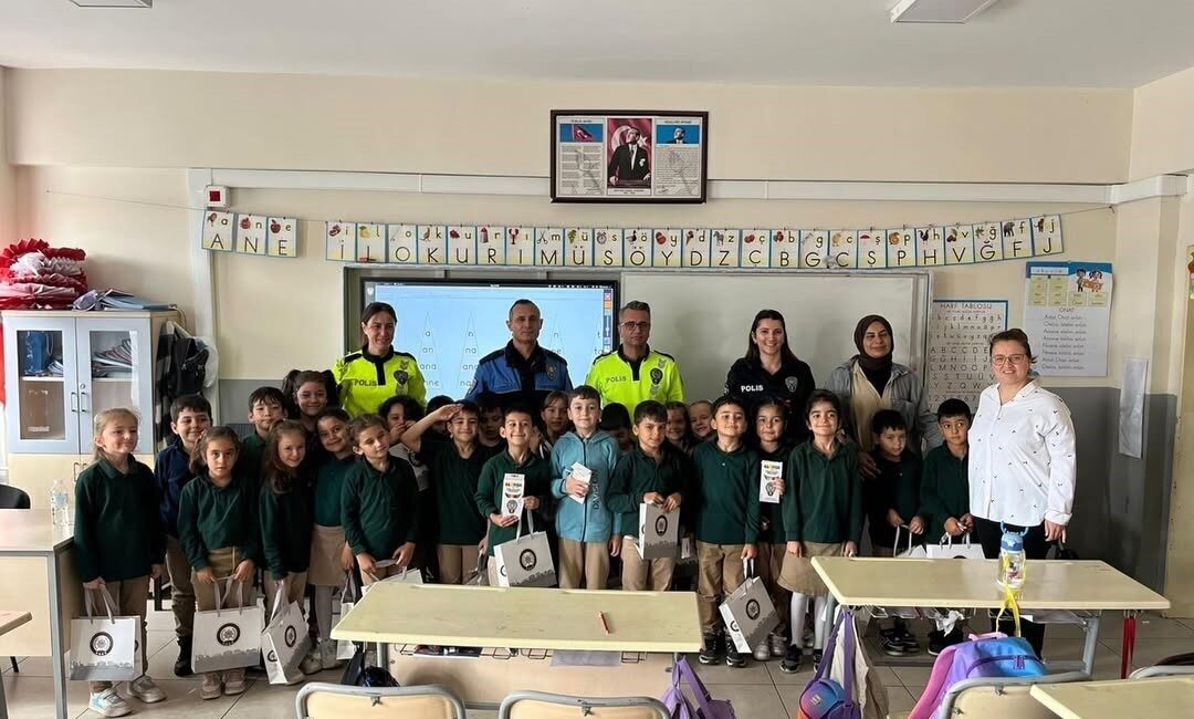 Tekirdağ İl Emniyet Müdürlüğü, Marmaraereğlisi'ndeki ilkokul öğrencilerine trafik ve güvenli