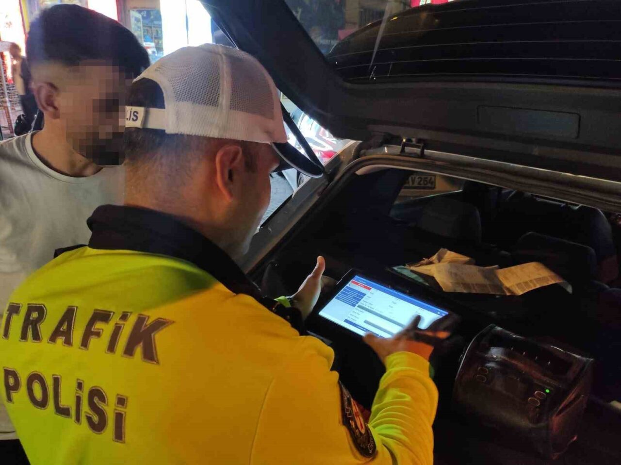 Tekirdağ'ın Süleymanpaşa ilçesinde gerçekleştirilen trafik denetimlerinde, kurallara uymayan 13 sürücüye