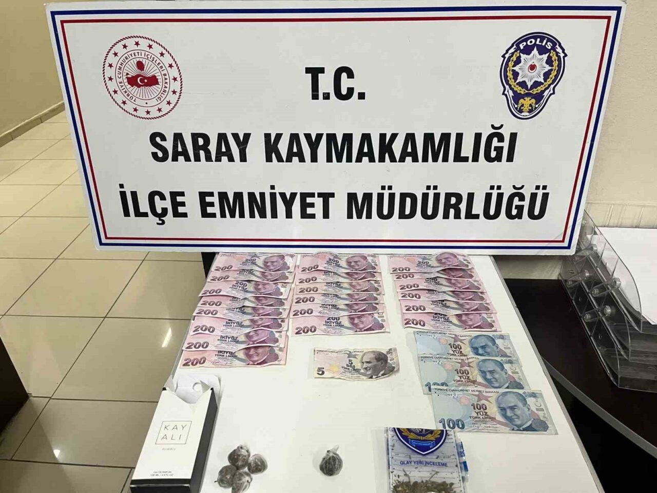 Tekirdağ'ın Saray ilçesinde emniyet güçleri, uyuşturucu ticareti yapan B.M.'yi yakaladı.