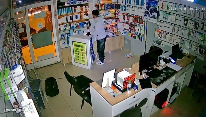 Elazığ'da bir telefoncunun camını kırarak içeri giren hırsız, 5 cep