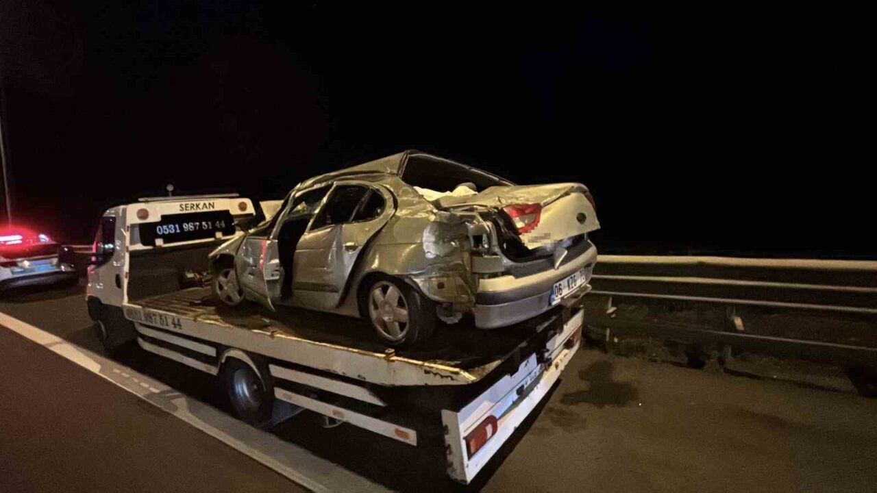 Bolu Dağı Tüneli çıkışında Zeynep O.'nun kullandığı otomobil bariyerlere çarparak