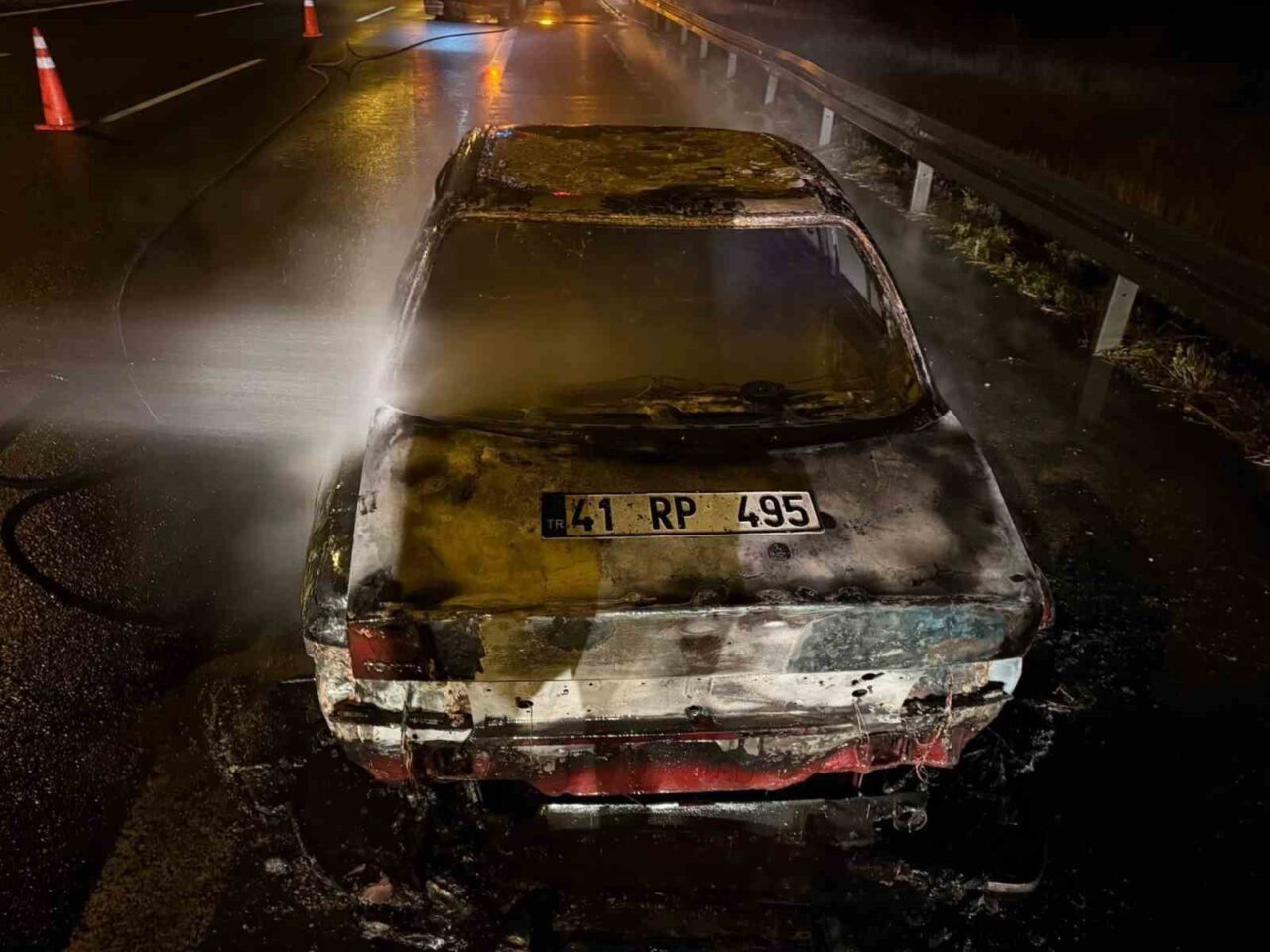 Bolu'nun Dörtdivan ilçesindeki TEM Otoyolu'nda seyir halindeki 41 RP 495