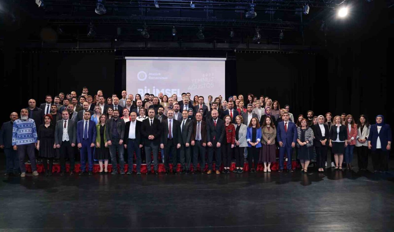 Atatürk Üniversitesi, bilimsel başarılarıyla adını duyuran akademisyenlerine Bilimsel Teşvik Töreni'nde