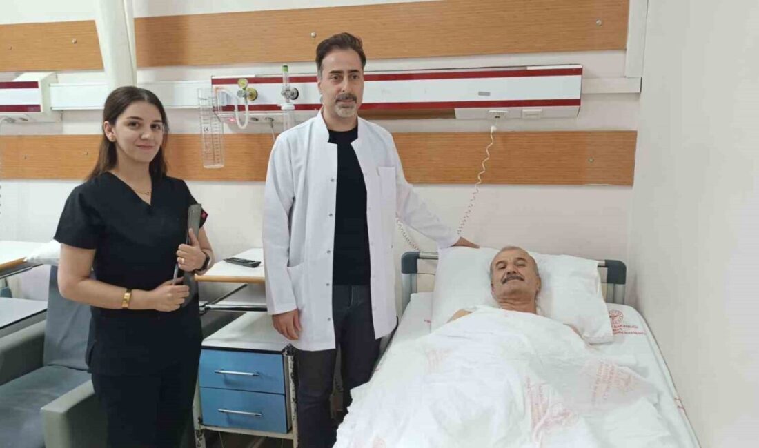 Batman’da 64 Yaşındaki Mehmets Şerif Rençber, Tenis Kazası Sonrası Ameliyatla Sağlığına Kavuştu Batman'da tenis oynarken omzu çıkan 64 yaşındaki Mehmet Şerif Rençber,