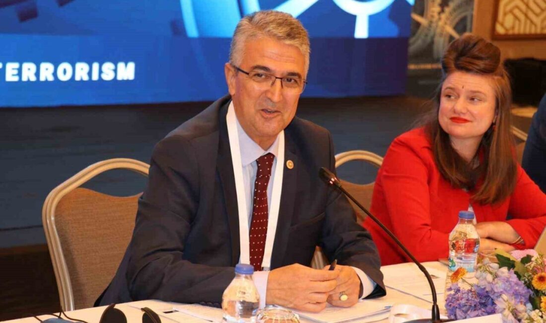 Kamil Aydın, İstanbul’da Terörle Mücadele Konferansı’na Katıldı ve Parlamento Rolüne Dikkat Çekti Milliyetçi Hareket Partisi Erzurum milletvekili Prof. Dr. Kamil Aydın, İstanbul'da
