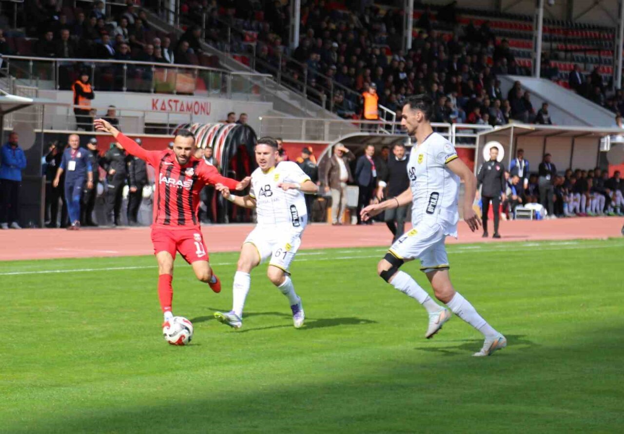 TFF 2. Lig Beyaz Grup'ta Kastamonuspor, Adana 01 FK'yı evinde