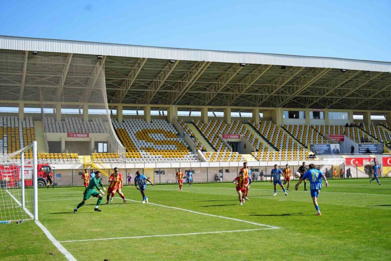 TFF 2. Lig Kırmızı Grup'unda Muş Spor, Muş Şehir Stadyumu'nda