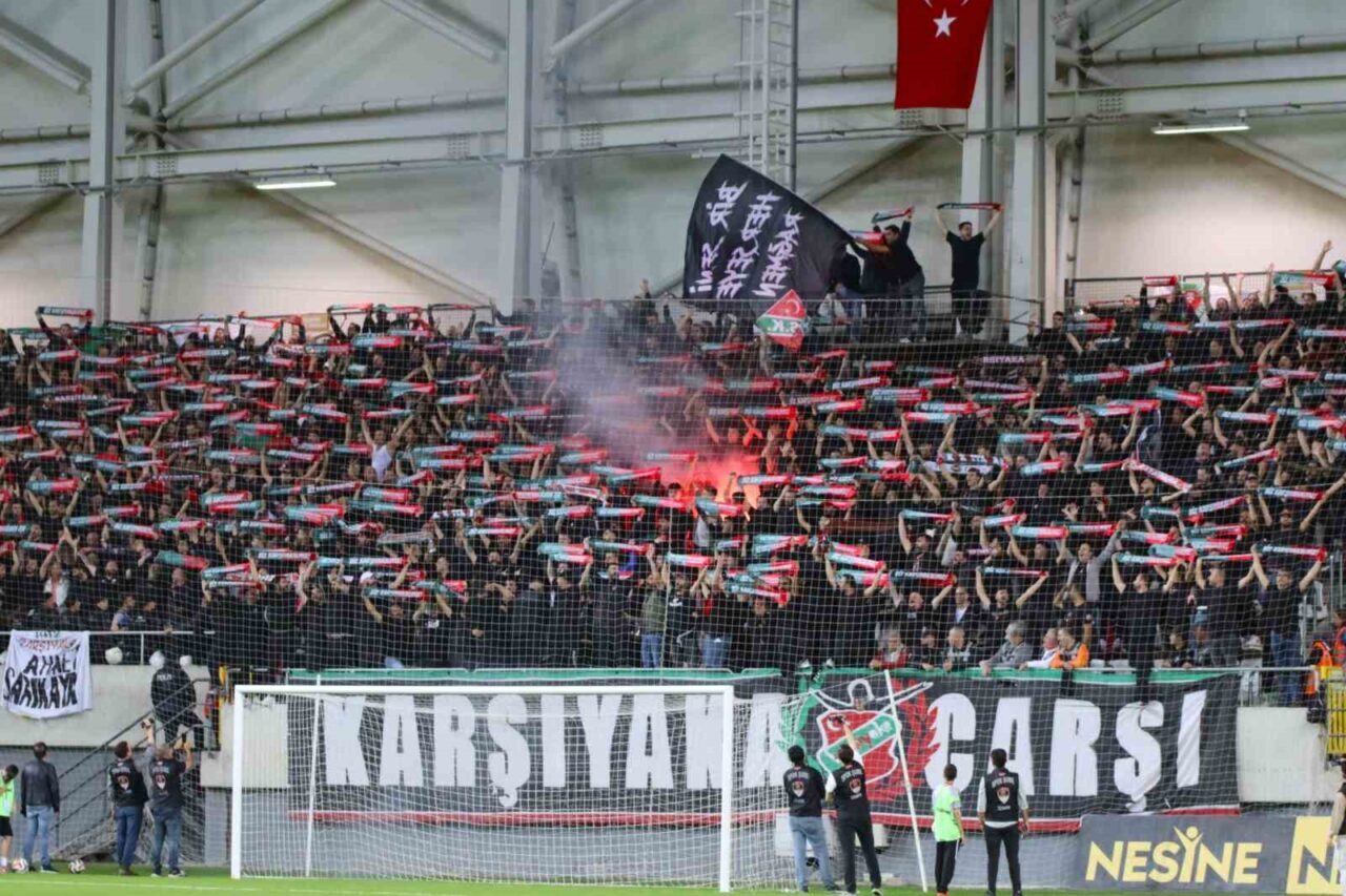İzmir Derbisinde Altay ve Karşıyaka Beraberlik Elde Etti: 1-1