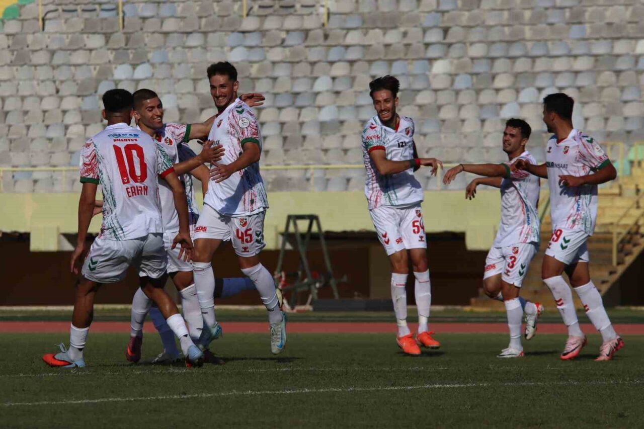 TFF 3. Lig 4. Grup 6. haftasında Karşıyaka, İzmir Atatürk