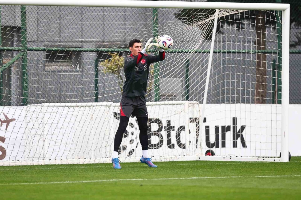 Türkiye Futbol Federasyonu, Berke Özer'in Bulgaristan maçı sonrası kadroya alınmamasını
