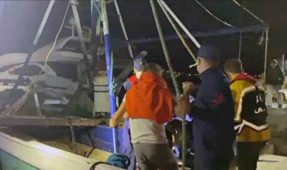 Bodrum açıklarında bir ticari yatında rahatsızlanan bir vatandaşa acil tıbbi