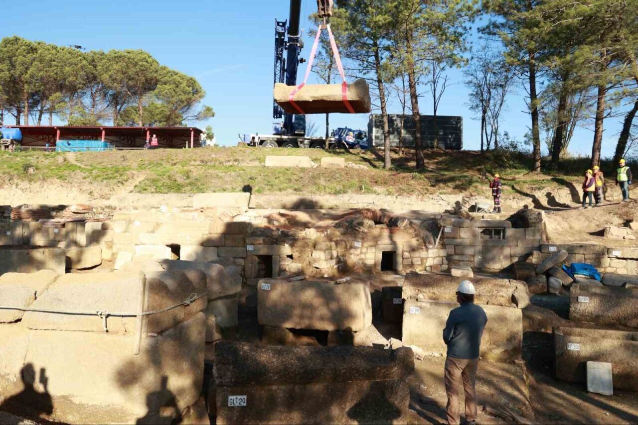 Zonguldak'ta Tios Antik Kenti'nin doğusundaki nekropolde yapılan kazılar, Vali Osman