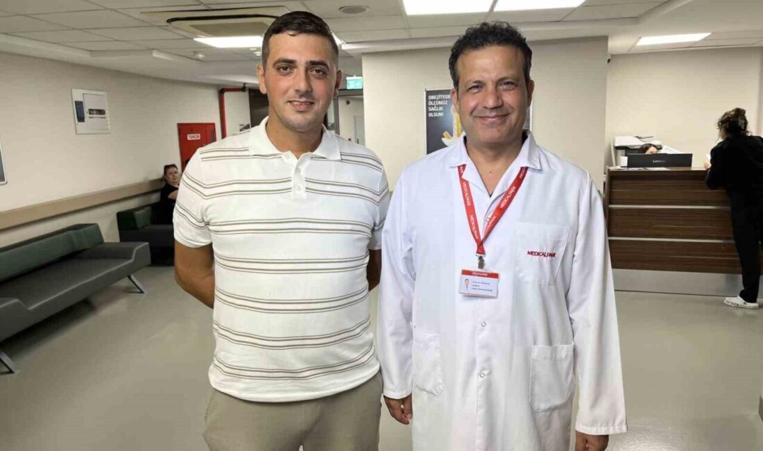 İzmir Medical Park Hastanesi'nde, 32 yaşındaki Ahmet Arslan’a mediastinal anterior