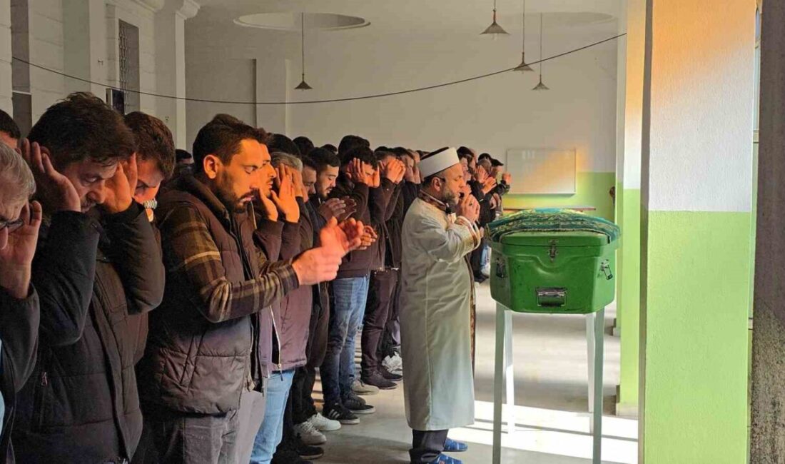 Sakarya’da Arızalı Tırın Sürücüsü Berat Akbaş, Karabük’te Son Yolculuğuna Uğurlandı Acı bir trafik kazasında hayatını kaybeden 22 yaşındaki tır sürücüsü