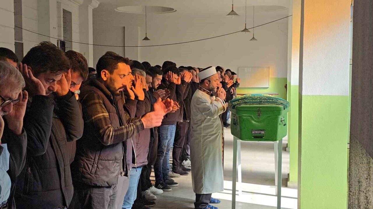 Acı bir trafik kazasında hayatını kaybeden 22 yaşındaki tır sürücüsü