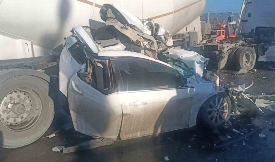 Silifke’de tır kazası sonrası otomobilin üzerine başka bir tır devrildi; sürücü hastaneye kaldırıldı. Mersin’in Silifke ilçesinde meydana gelen kazada, M.U. idaresindeki otomobil bir