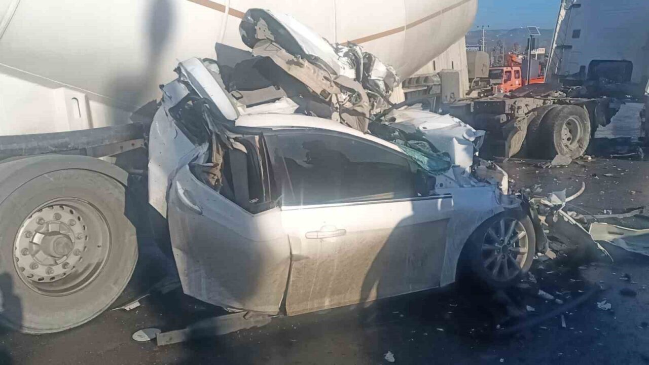 Mersin’in Silifke ilçesinde meydana gelen kazada, M.U. idaresindeki otomobil bir