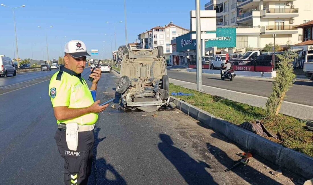 Antalya'nın Manavgat ilçesinde hafif ticari aracın tırla çarpışması sonucu sürücü