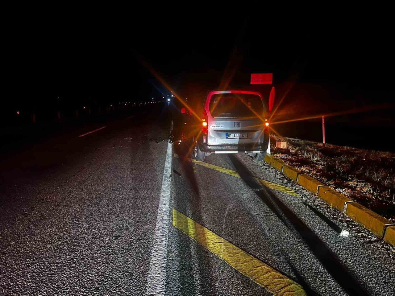 Afyonkarahisar'ın Emirdağ ilçesinde tır ile hafif ticari aracın çarpışması sonucu