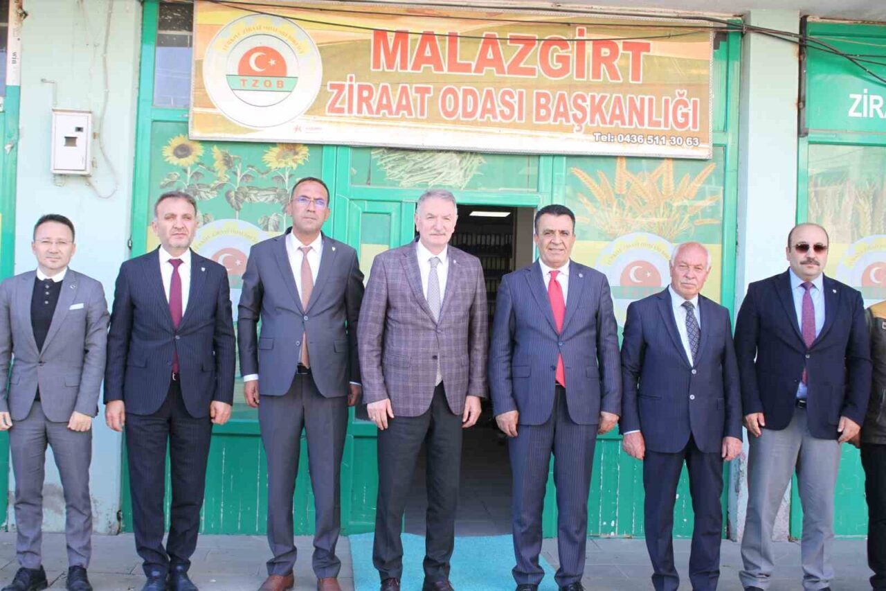 Toprak Mahsulleri Ofisi Genel Müdürü Ahmet Güldal, Malazgirt'te üretici memnuniyeti