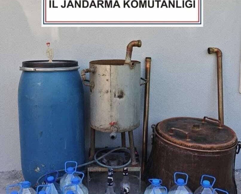 Tokat’ta gerçekleştirilen jandarma operasyonlarında 292 litre kaçak içki ele geçirildi.