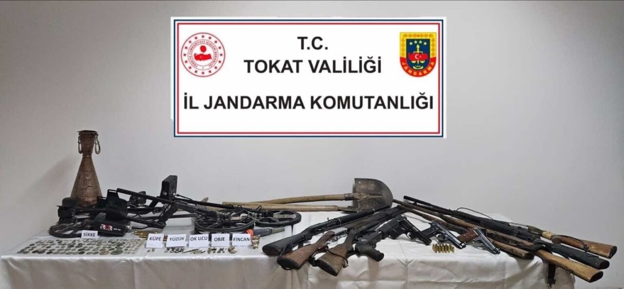 Tokat'ta jandarma, tarihi eser kaçakçılığı yaparken suçüstü yakalanan şüphelinin evinde
