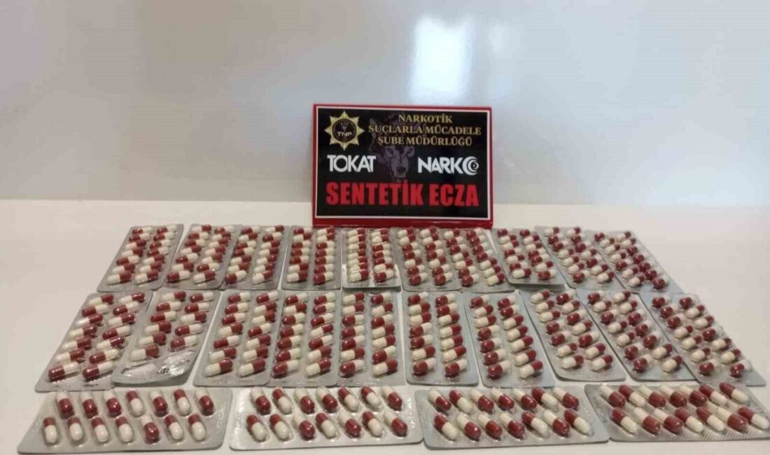 Tokat’ta Narkotik Ekiplerinin Operasyonunda Sentetik Uyuşturucular ve Nakit Para Ele Geçirildi Tokat'ta Narkotik Suçlarla Mücadele Şube Müdürlüğü, M.A. adlı zanlının evinde