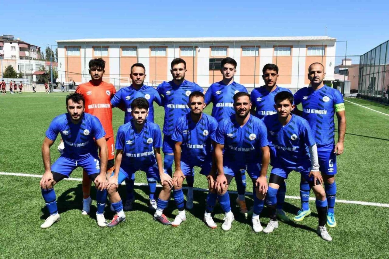 Tomarza Belediyespor, Tomarza İlçe Stadı'nda oynanan karşılaşmada Yeni Erciyesspor'u 3-2