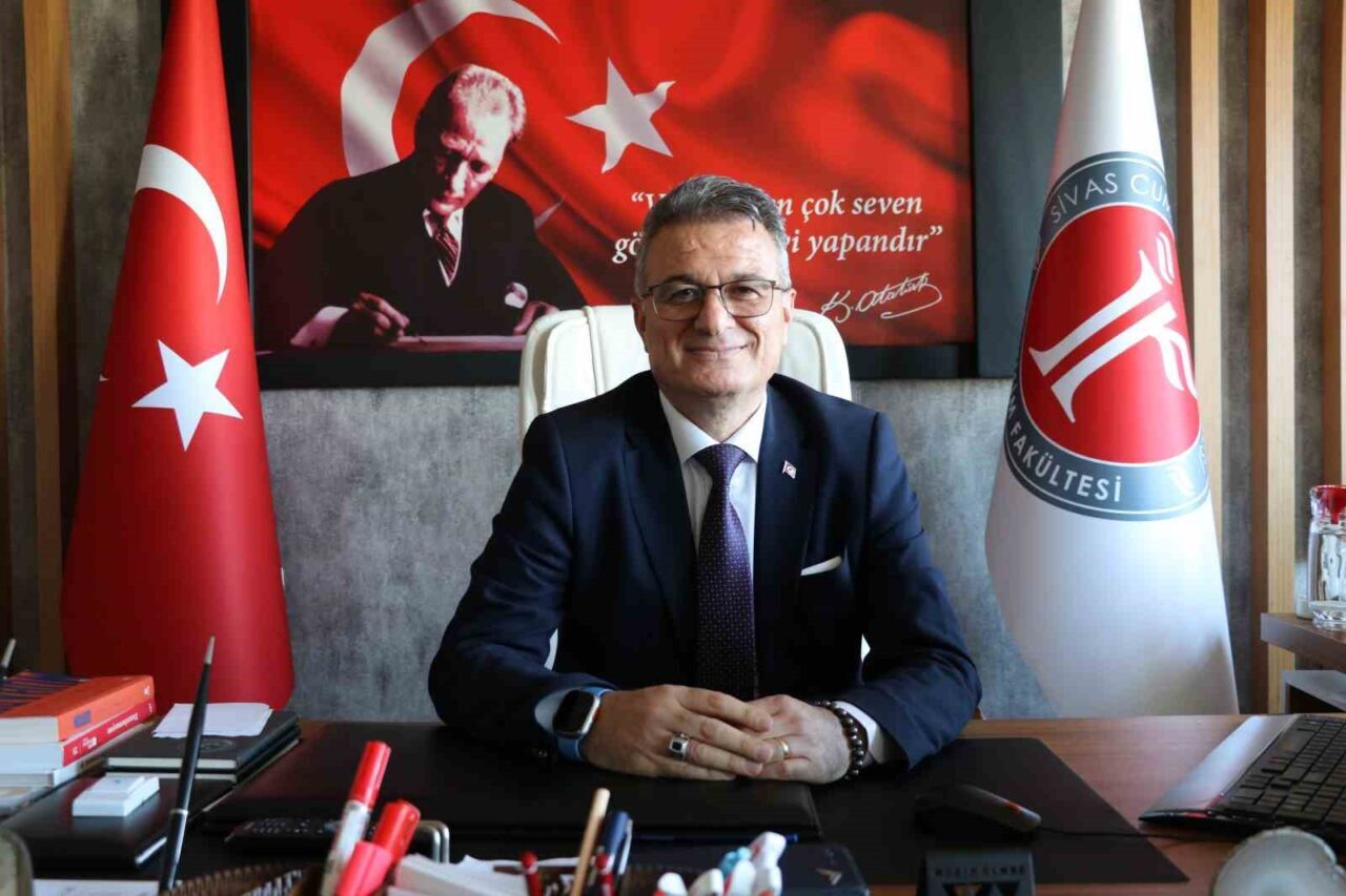 Sivas Cumhuriyet Üniversitesi İletişim Fakültesi Dekanı Prof. Dr. Mustafa Gülmez,